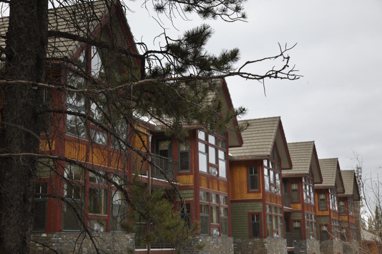 Platinum Suites Resort - Vacation Rentals Canmore Exterior photo